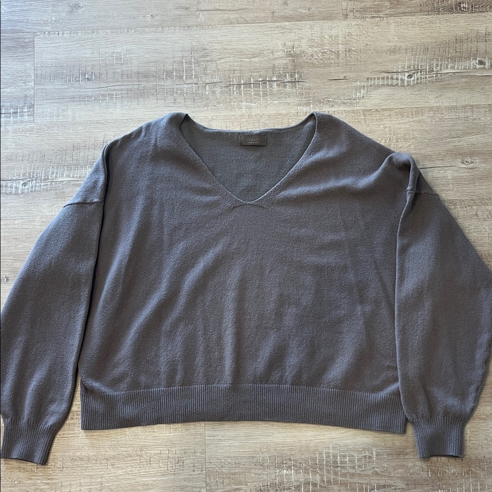 Nuuds V-Neck Women's Sweater